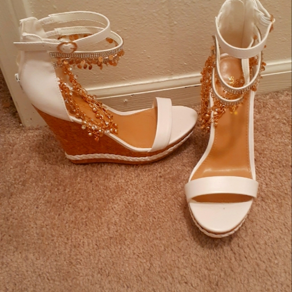 Shoedazzle wedges size 8